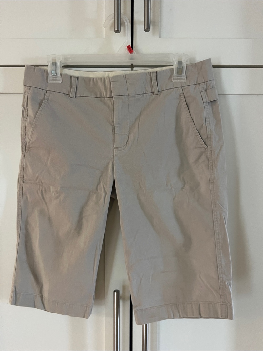 Vince Women's Classic Beige Bermuda Mid-Rise Shorts size 6